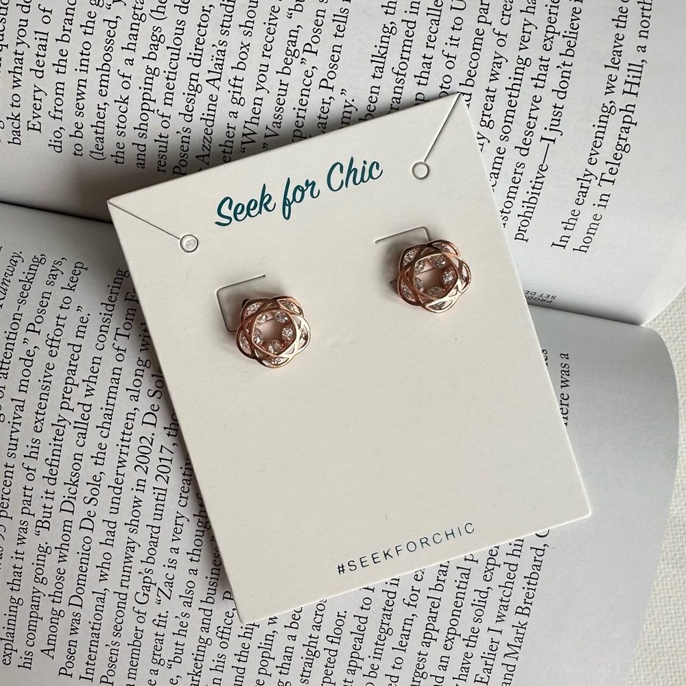 *FREE w/ Purchase* NEW Sparkly Flower Stud Earrings in Rose Gold